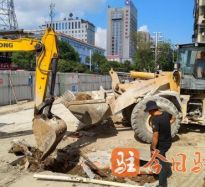 操屄屄屄屄屄屄屄屄屄视频高温下的坚守｜道路建设者用汗水铺就畅通路